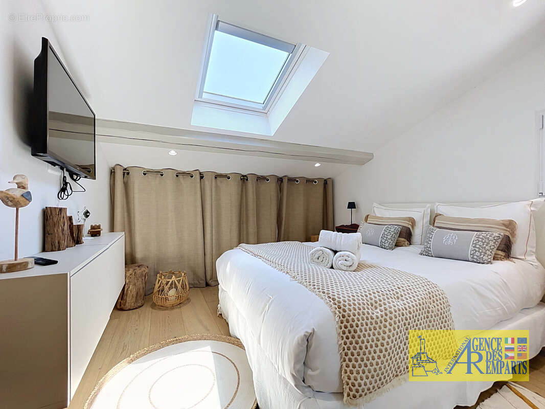 Élégant duplex en mezzanine dans le Vieil Antibes - photo 8