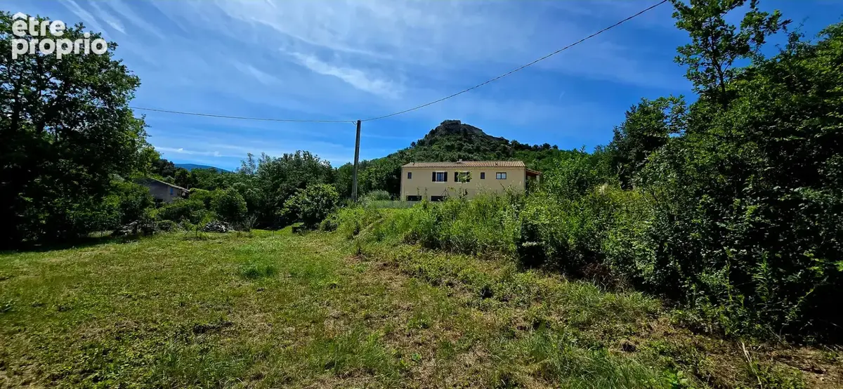 Terrain à ENTRECHAUX