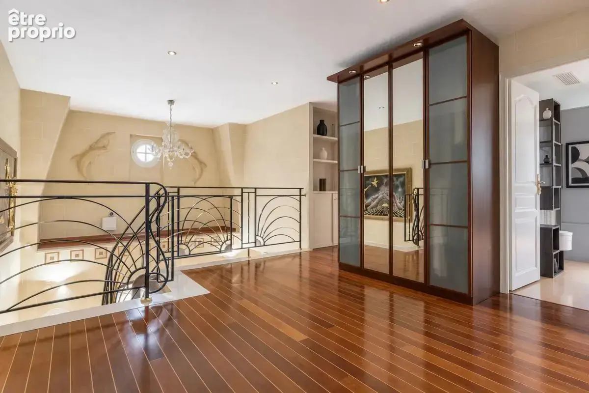 Maison de 7 pièces de 250 m² à Saint-Gratien - photo 9