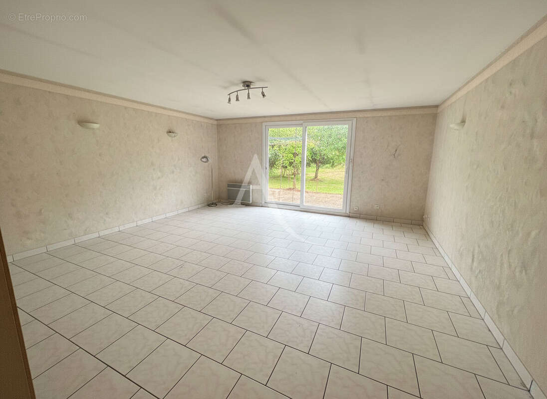 Buxerolles - plain-pied - proche commodités et écoles - 121 m² - 4 chambres - photo 3