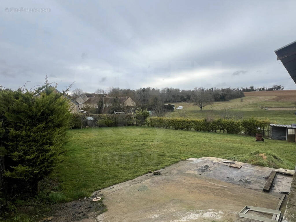 Maison à SOUGERES-EN-PUISAYE