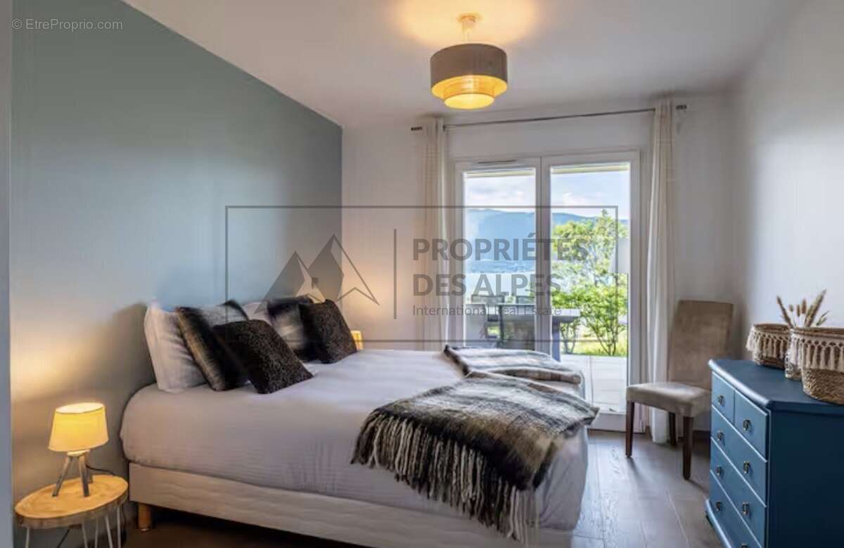 Veyrier-du-Lac  Appartement d'exception avec terrasse panoramique, piscine et vue imprenable sur le lac d'Annecy - photo 10