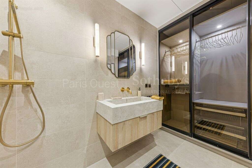 Appartement à PARIS-8E