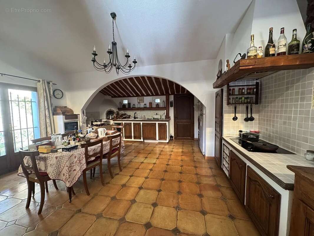 Maison à MEOUNES-LES-MONTRIEUX