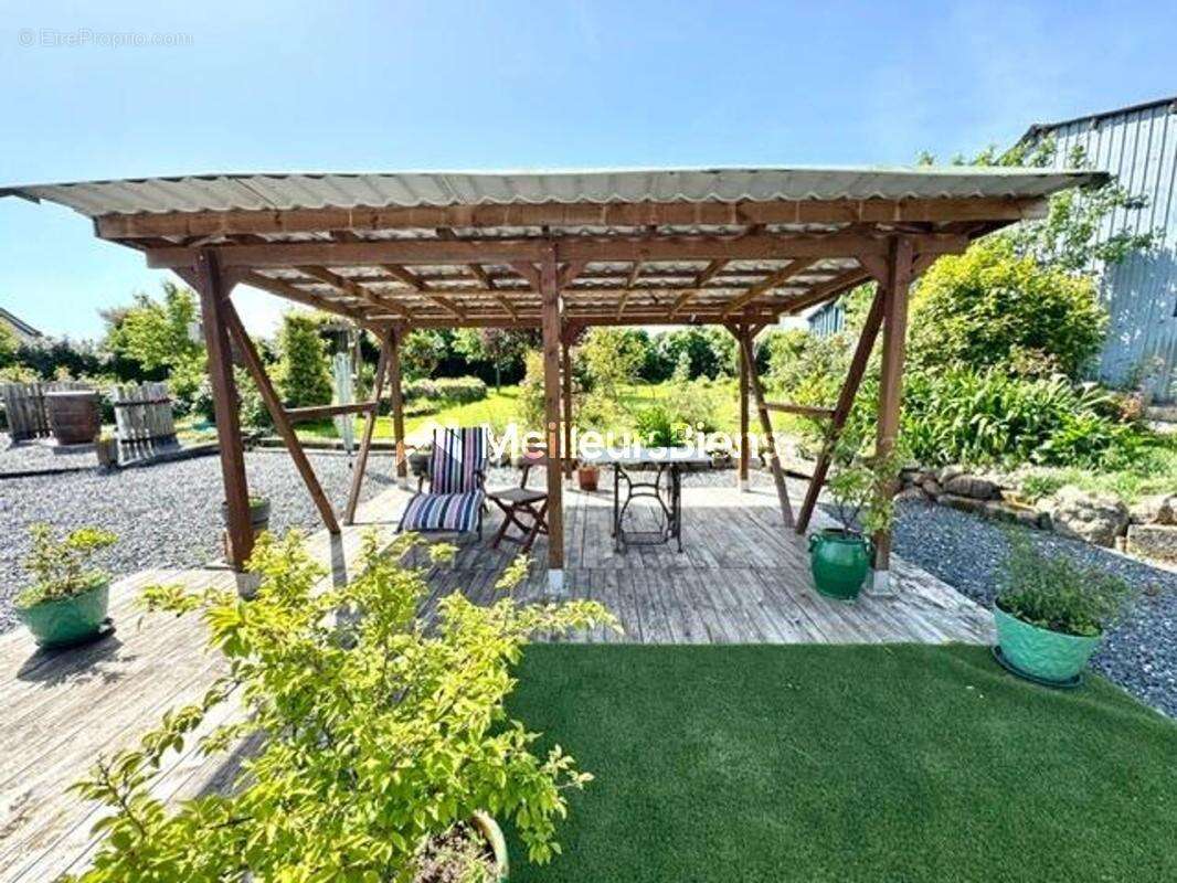 Maison en pierres + appartement/gîte + hangar + dépendances - photo 3