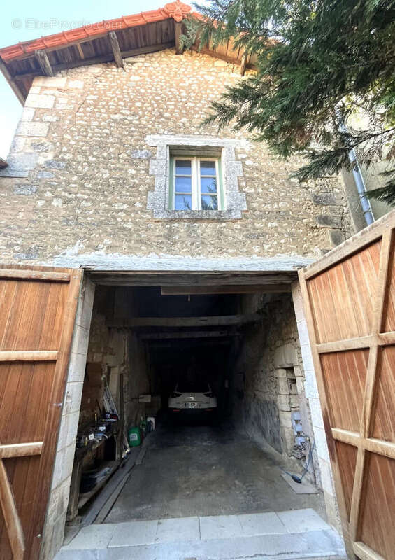 Maison à BLANZAC-PORCHERESSE
