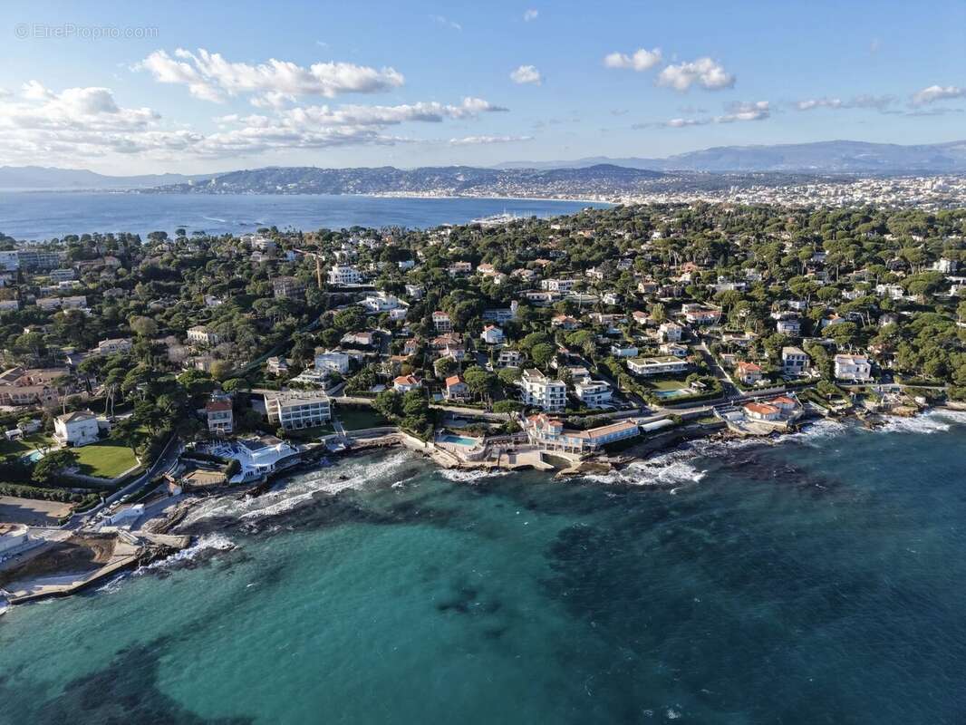 CAP D'ANTIBES - Emplacement exceptionnel - Charmante villa de 120 m² à deux pas de la plage. - photo 16