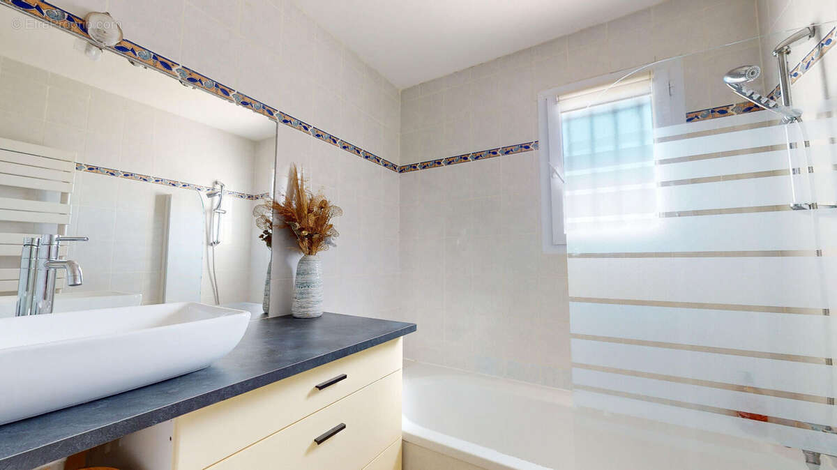 Maison à BAGNOLS-SUR-CEZE