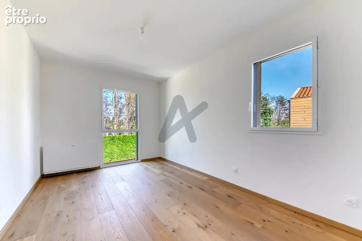 Ecully - Les Serres: Une maison contemporaine de 189m2, 5 chambres, terrasse, jardin, piscine et garage. - photo 16