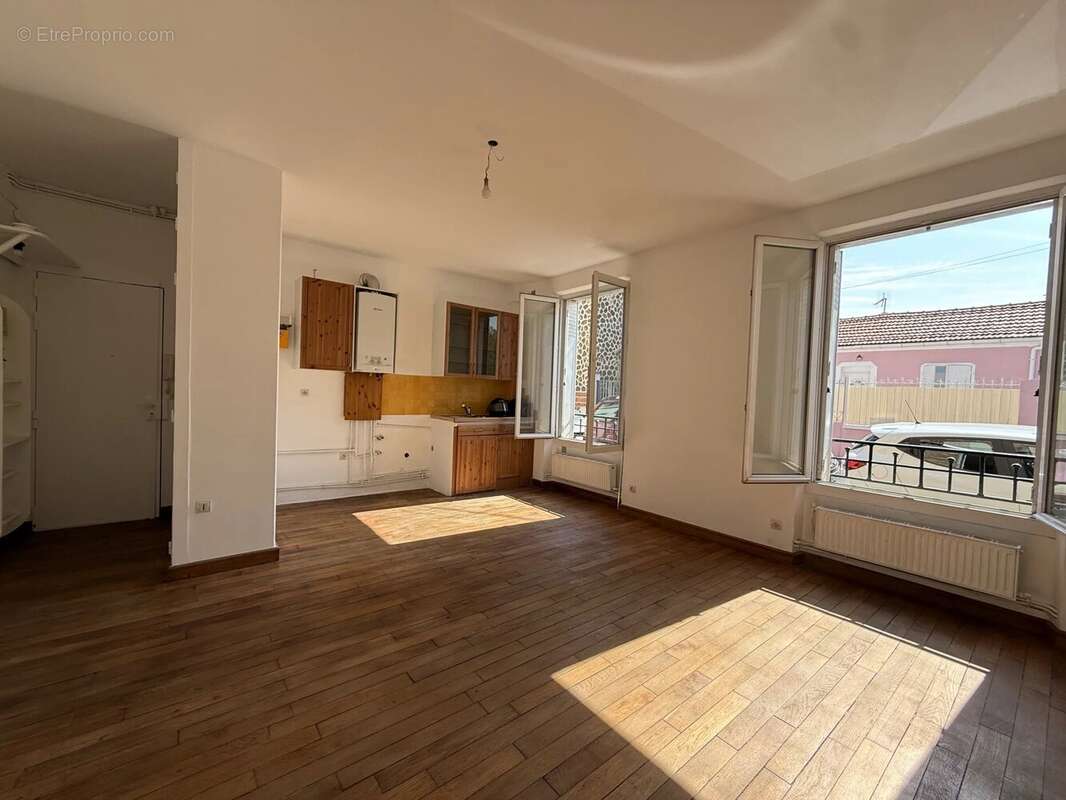 Appartement à LES LILAS