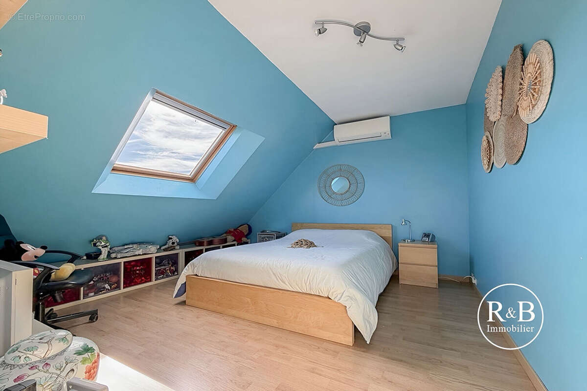 Maison à LES CLAYES-SOUS-BOIS