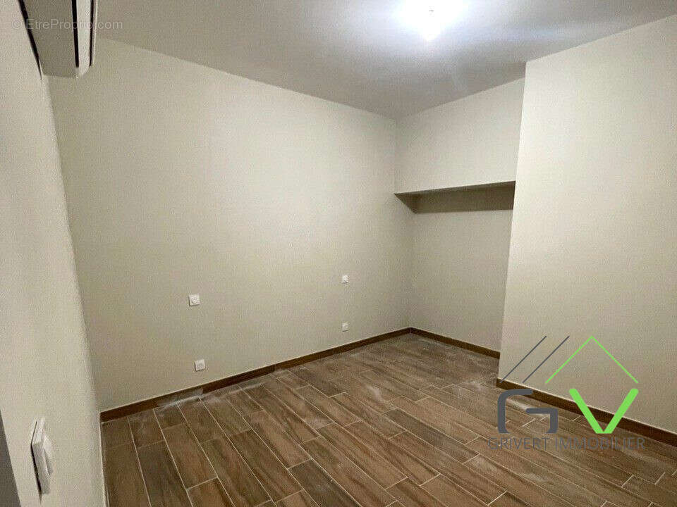 T2 RDC - Appartement à NIMES