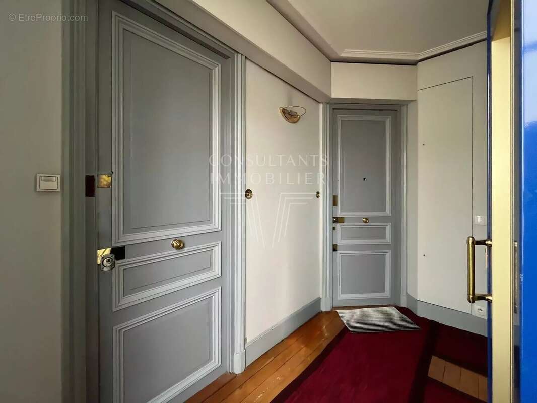 Appartement à NEUILLY-SUR-SEINE