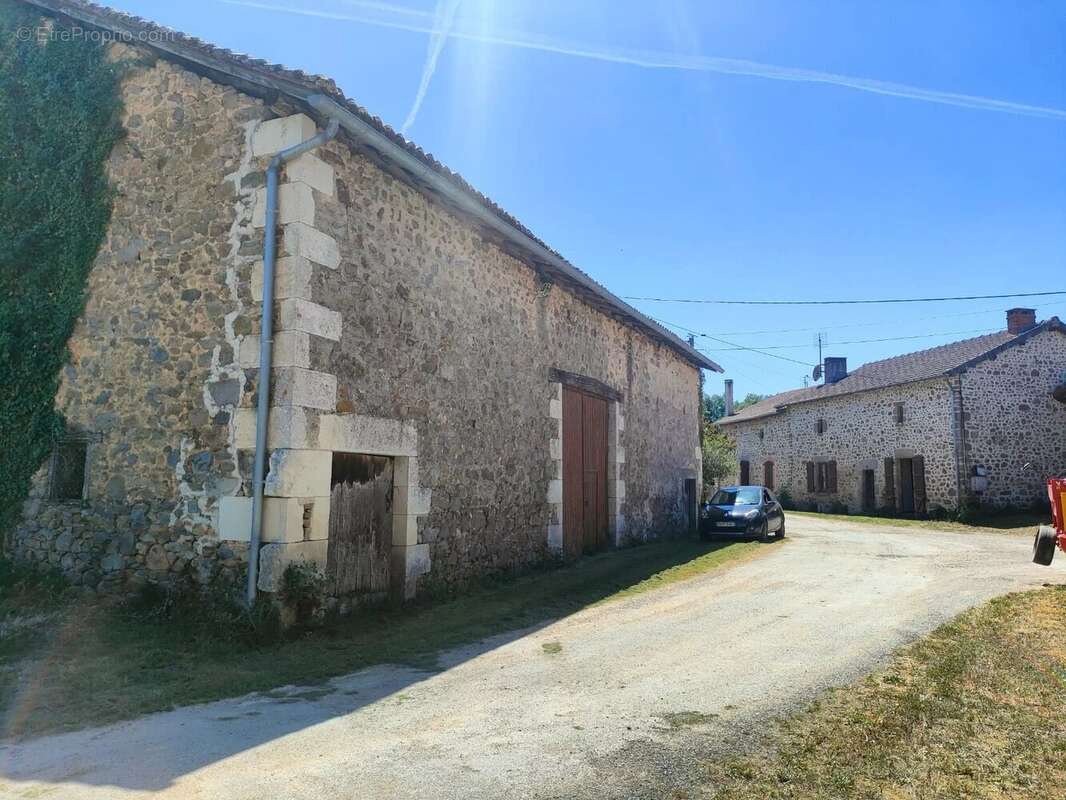 Appartement 140 m² à Maisonnais-Sur-Tardoire  - photo 2