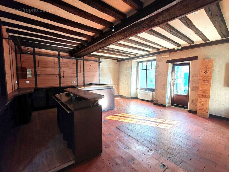 Commerce à CELLETTES