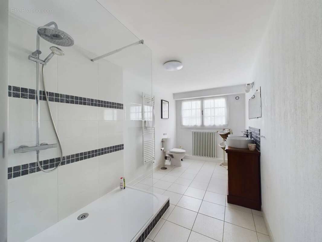 Superbe maison de village de 4/5 chambres avec 2 gîtes et une fabuleuse piscine - photo 13