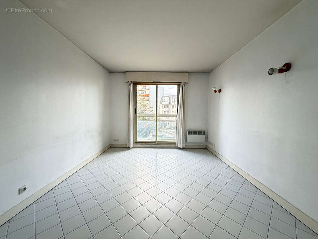 Appartement à LA GARENNE-COLOMBES