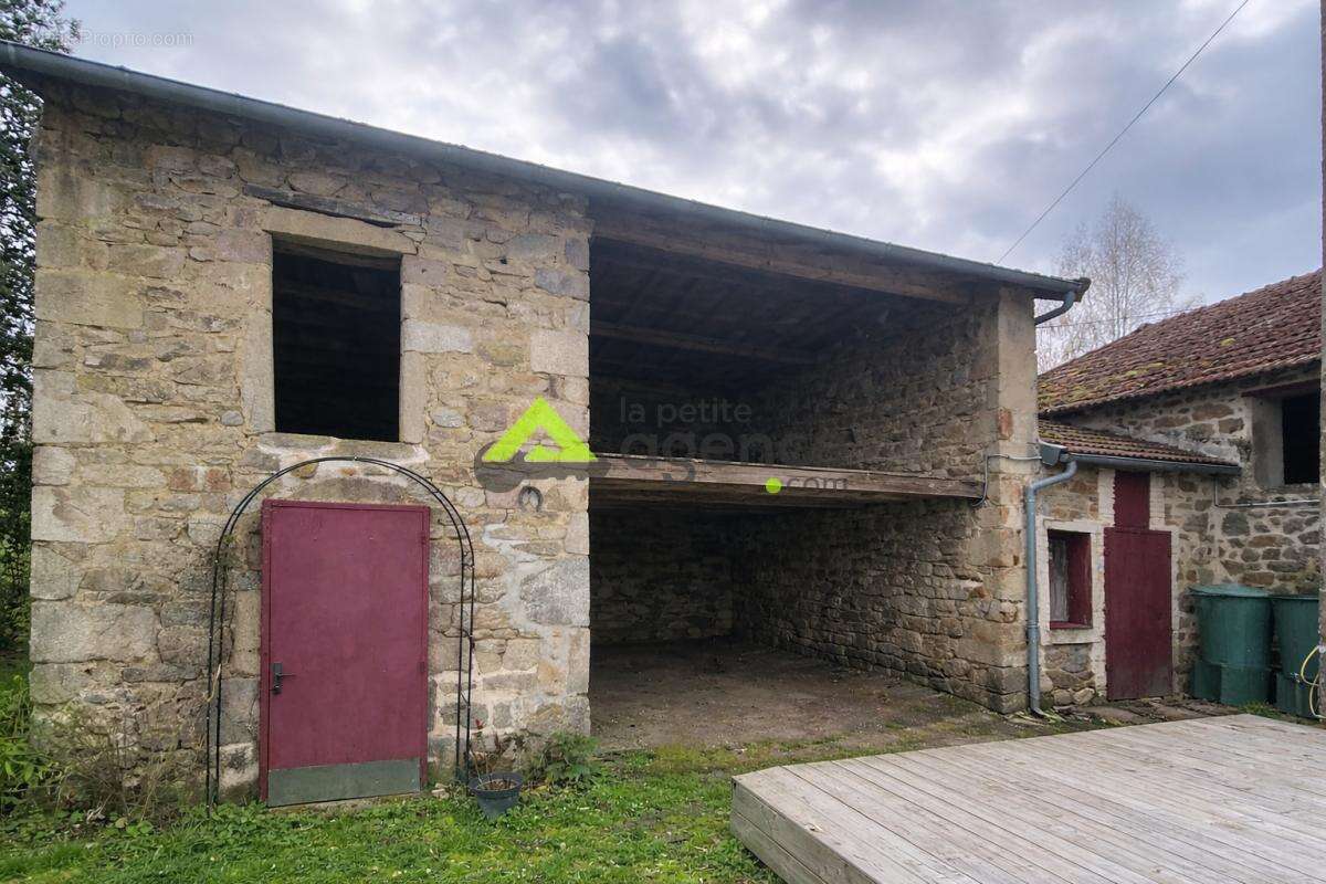 Maison à SAINT-YRIEIX-LA-MONTAGNE