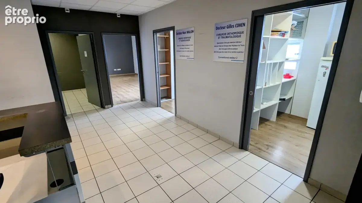 Local professionnel  114 m² - photo 5