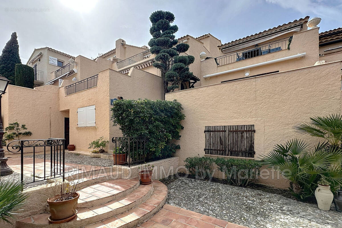 Appartement à GRIMAUD