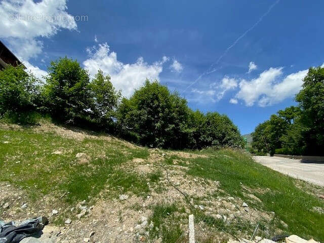 Terrain à LE CHATEL