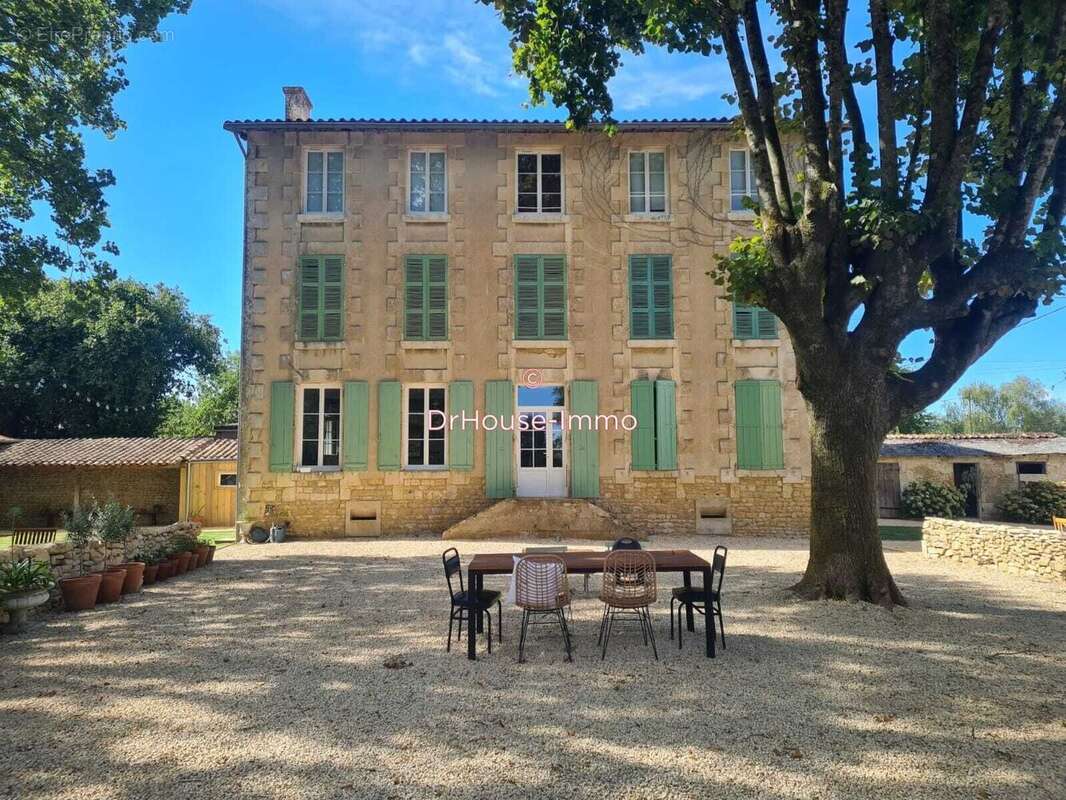 Maison à SAINT-CHRISTOPHE-SUR-ROC