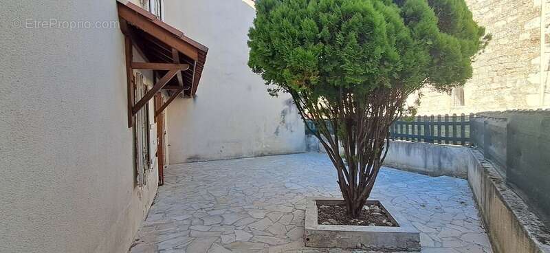Gondrin, maison en pierre  avec cour comprenant deux logements de 5 et 6 pieces - photo 2