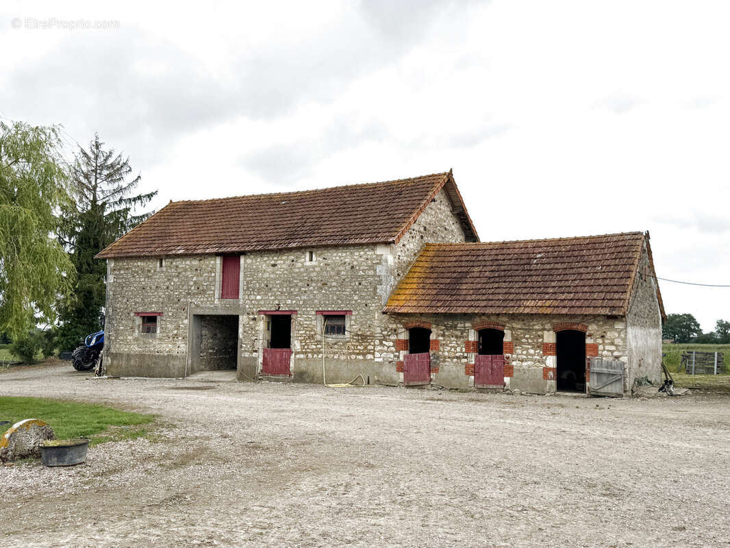 Exploitation agricole de 100 ha avec gîte, bâtiments d'élevage et potentiel d'agrandissement - photo 6