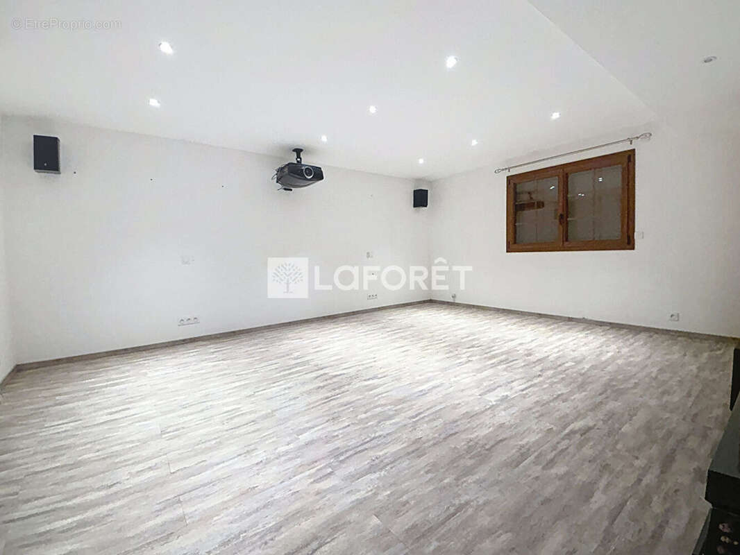 Maison à FAUGUERNON