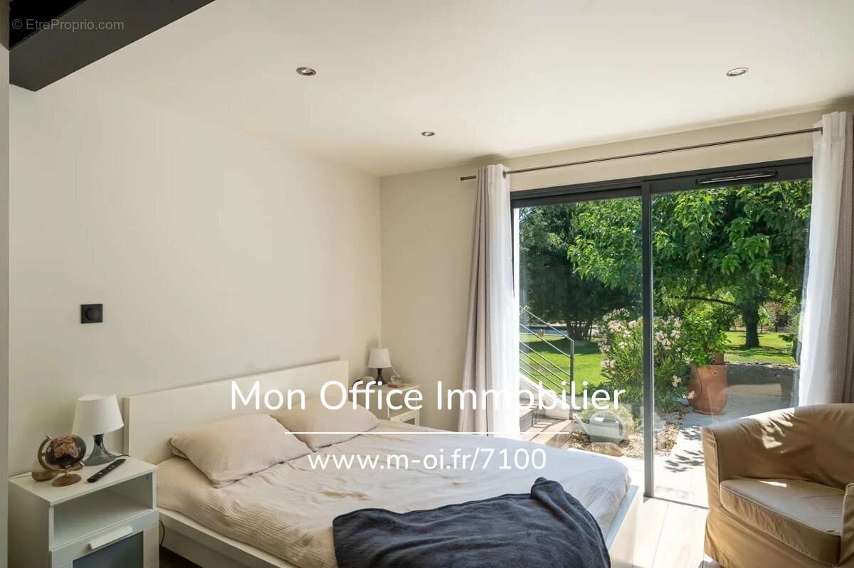 Référence : 7100-NGU. - Maison 9 pièces - Piscine - village à pied - calme - 276m2 - photo 25