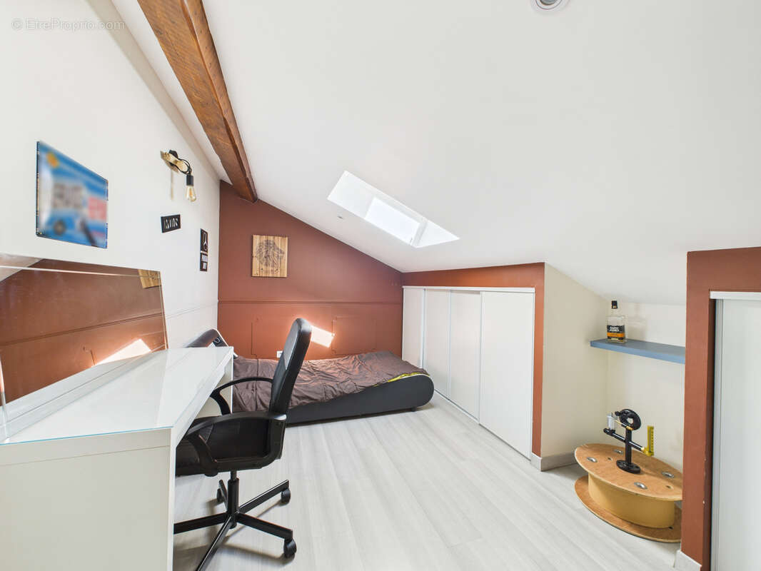 Appartement à LE CHAMBON-FEUGEROLLES