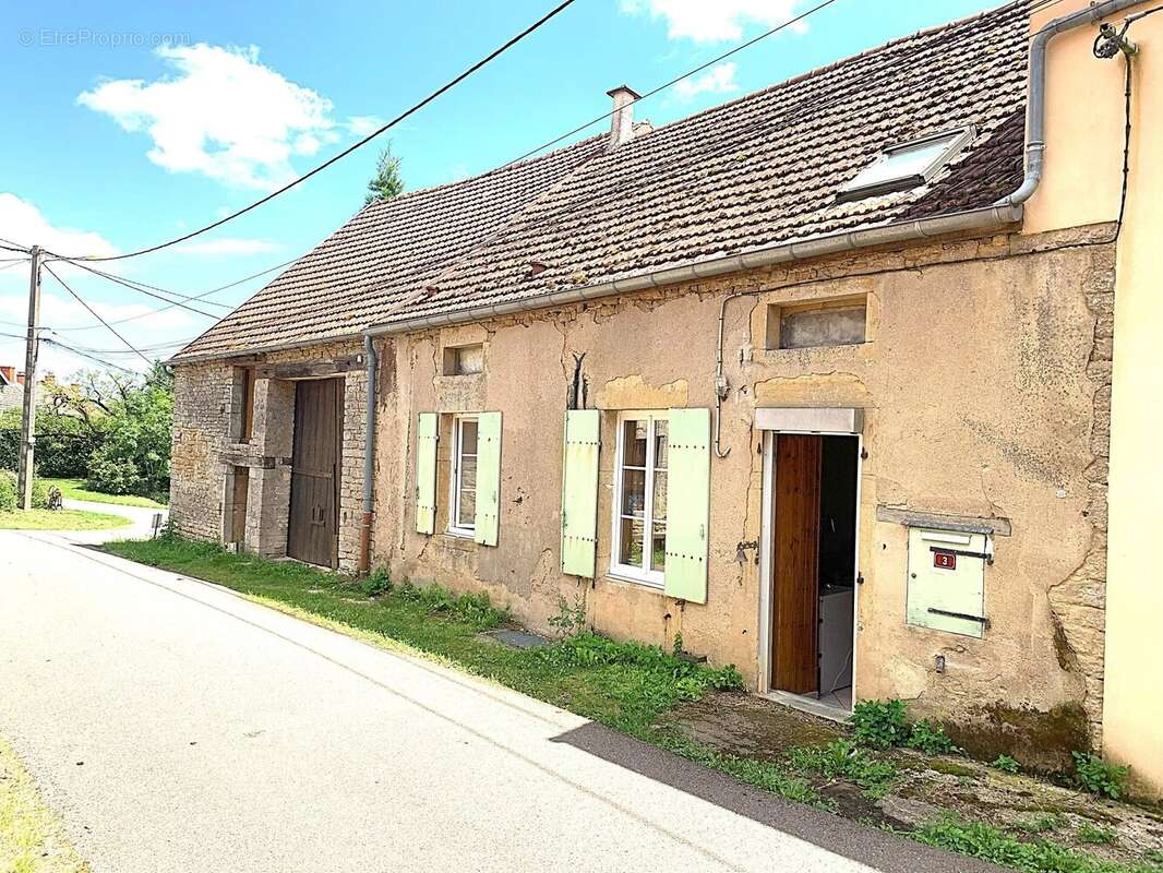 Maison de village en pierres avec grange - photo 14