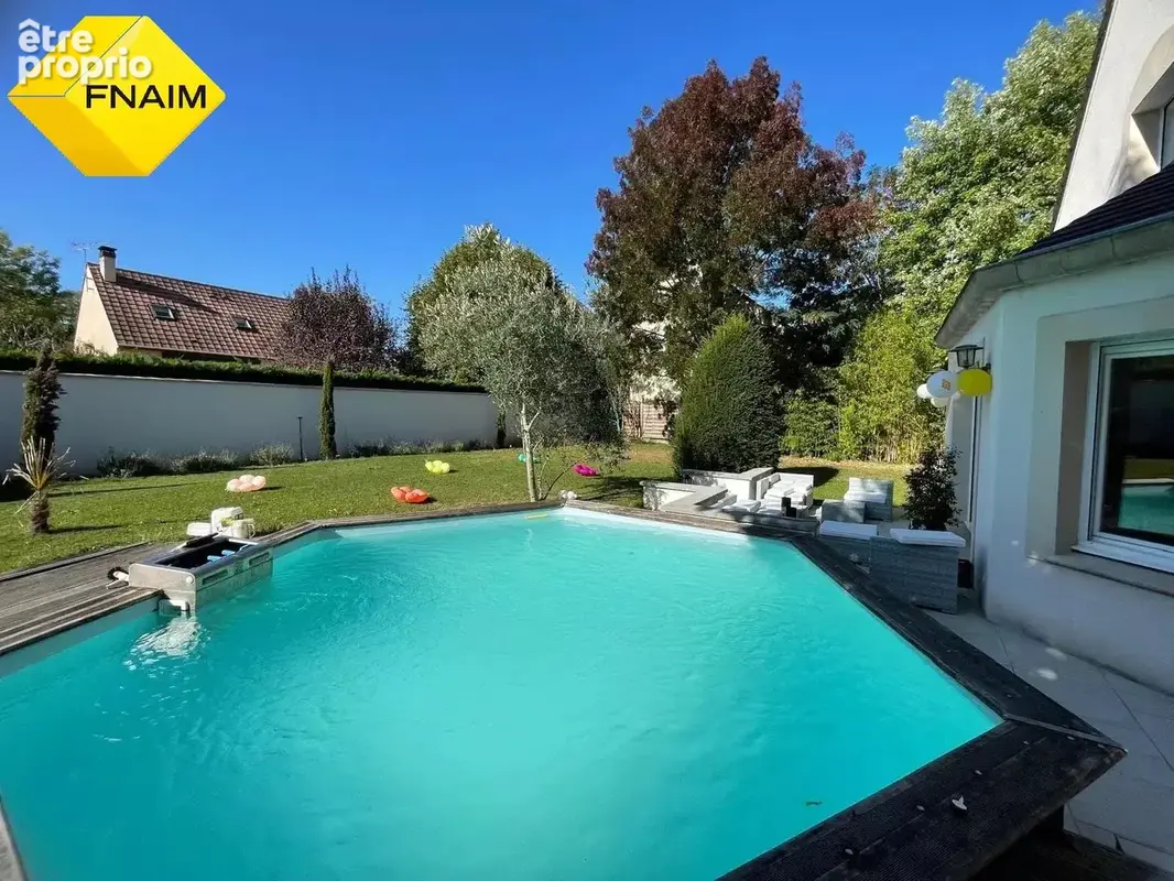 Maison 238m2 - 5 chambres - Piscine - Terrain 1000m2 - photo 2