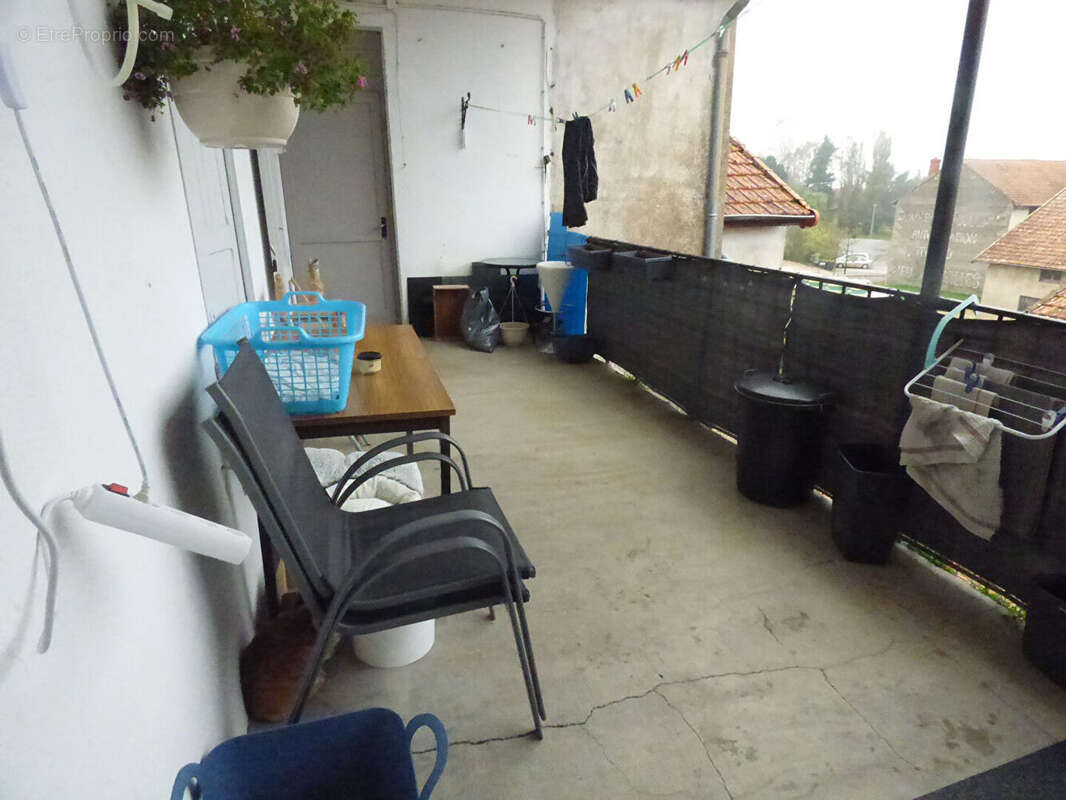 Appartement à SAINT-TRIVIER-DE-COURTES