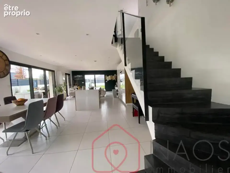 Jérôme Beuzet vous propose de découvrir cette belle villa contemporaine située à Pontivy dans un cadre privilégié - photo 6
