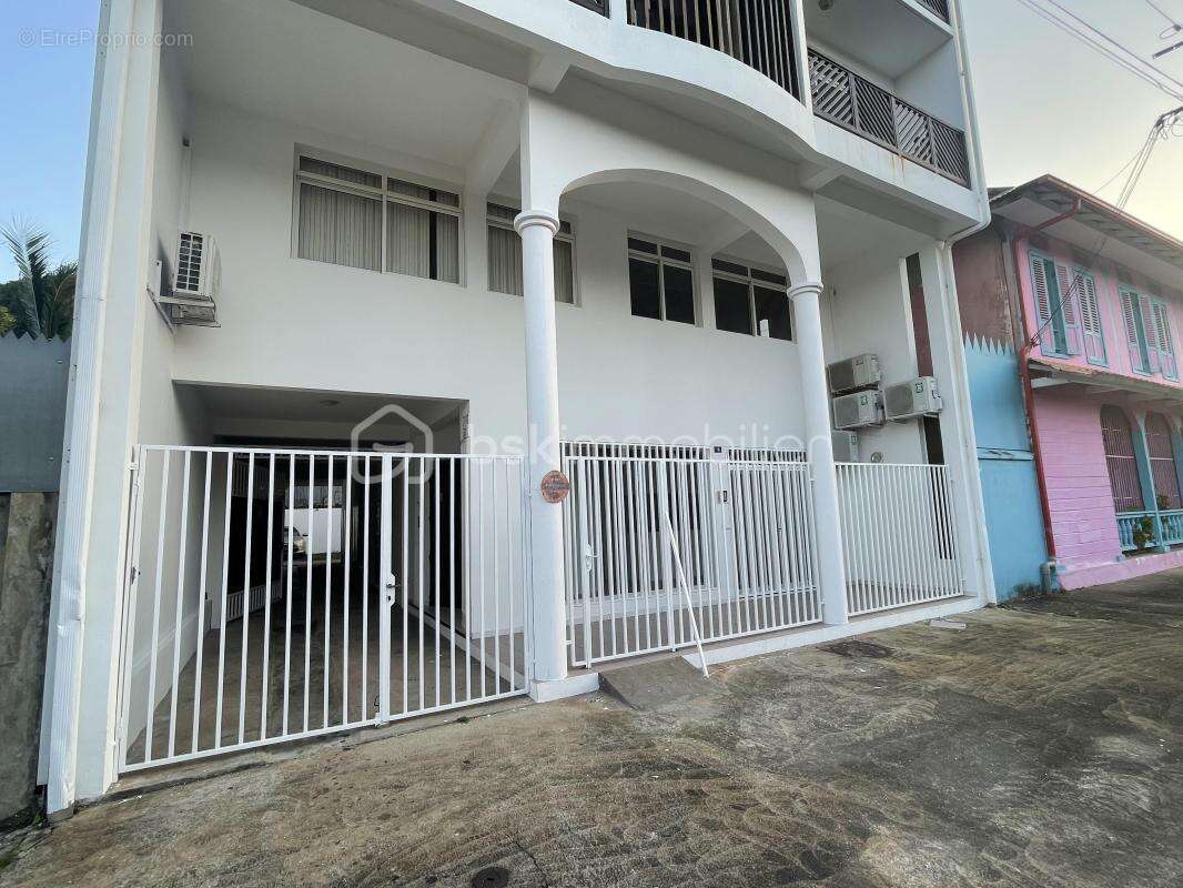 97300 – cayenne centre-ville – immeuble mixte 510 m² – 5 logements loués – locaux professionnels – ascenseur privatif – 4 statio - photo 2