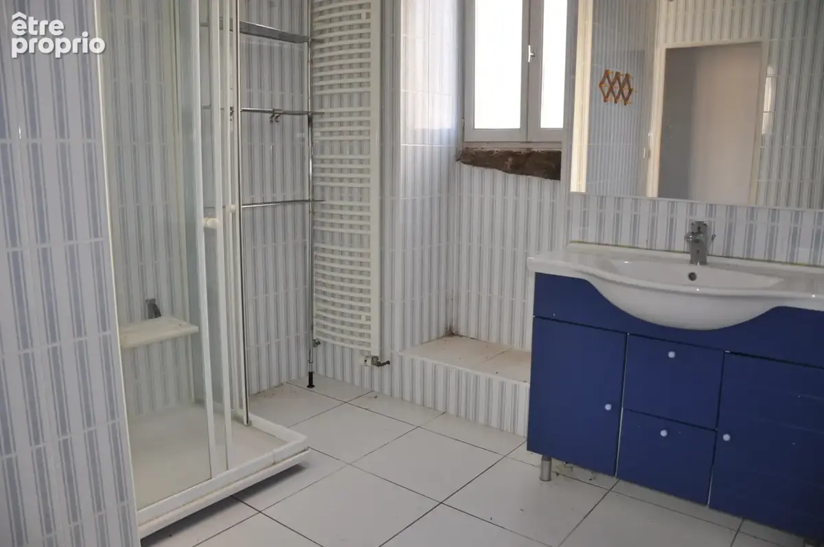 Belle maison en pierre, avec 4 chambres, grange, prévoir des travaux de rénovation - photo 9