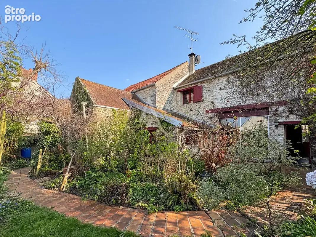 Photo Maison à Janville-Sur-Juine au prix de 239 770€