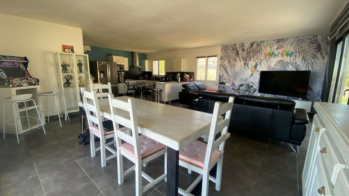 A vendre villa T5 de 158 m2 avec garage et piscine sur une parcelle de 1060 m2 à Narbonne - photo 7