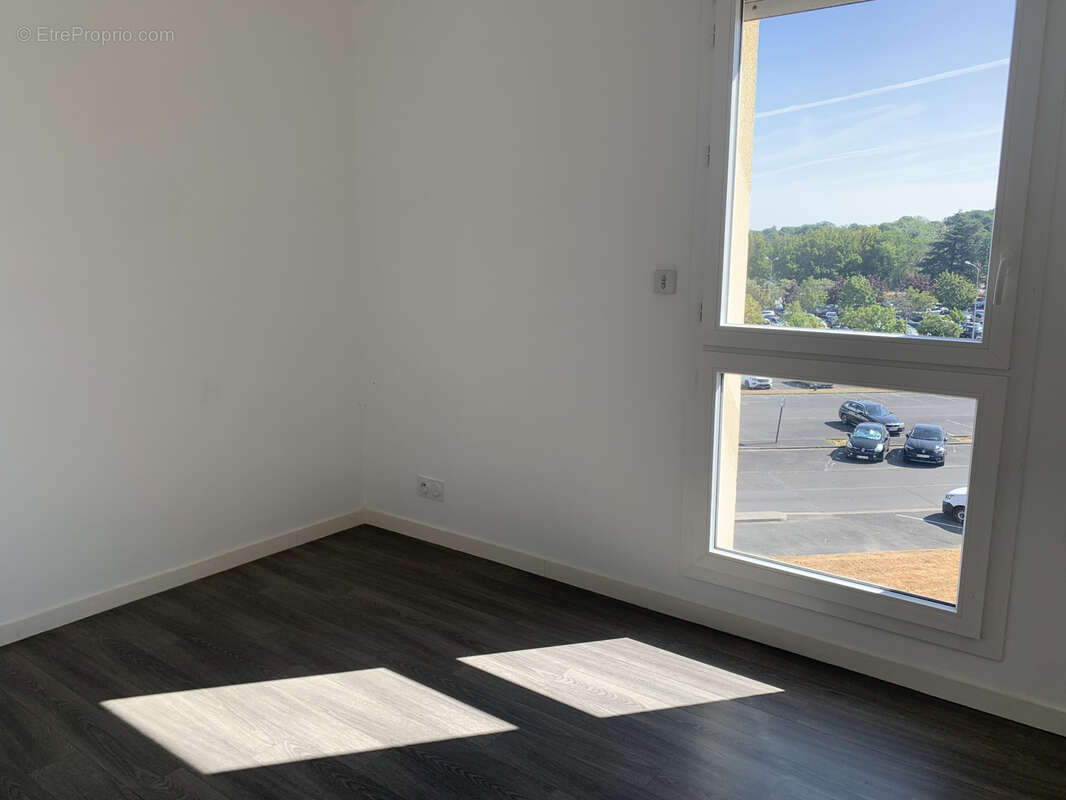 A Vendre appartement T4 de 86M2 - 3ème et dernier étage - CHAMBRAY LES TOURS - photo 9