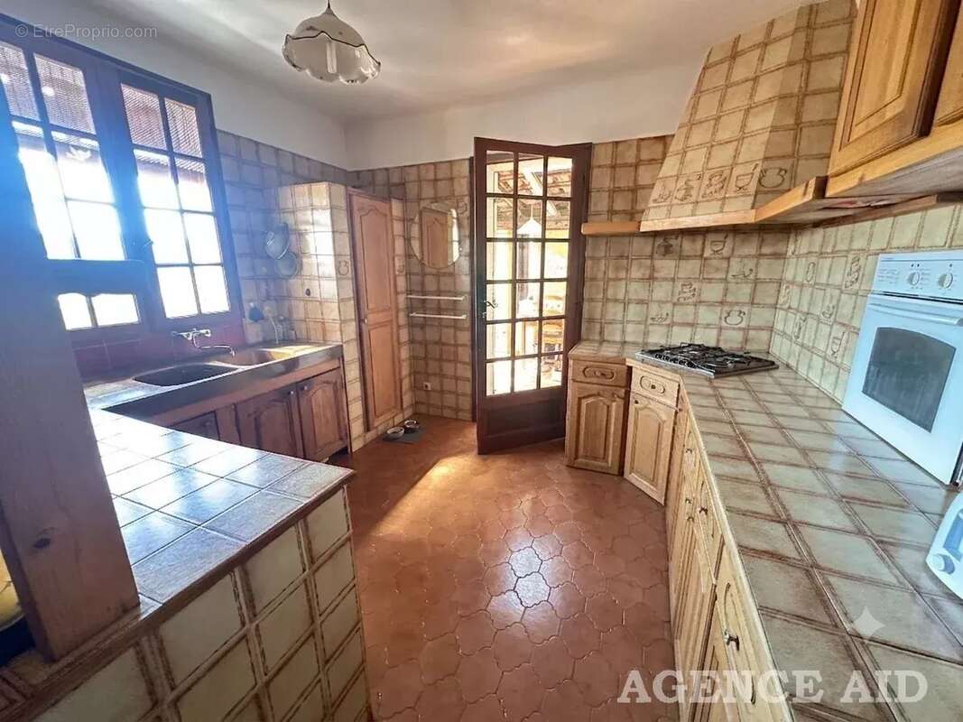 Maison à CUGES-LES-PINS
