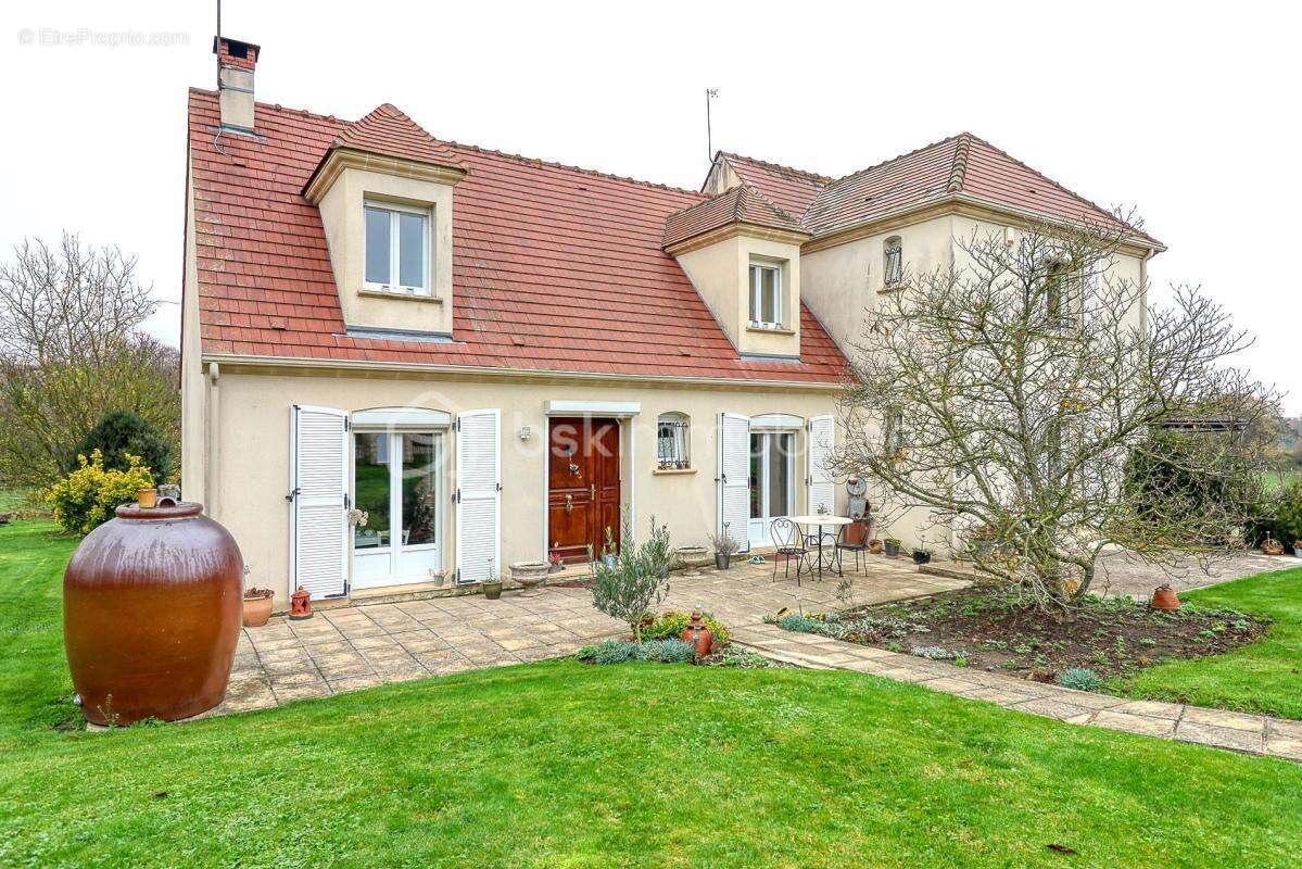 Maison à HODENC-EN-BRAY