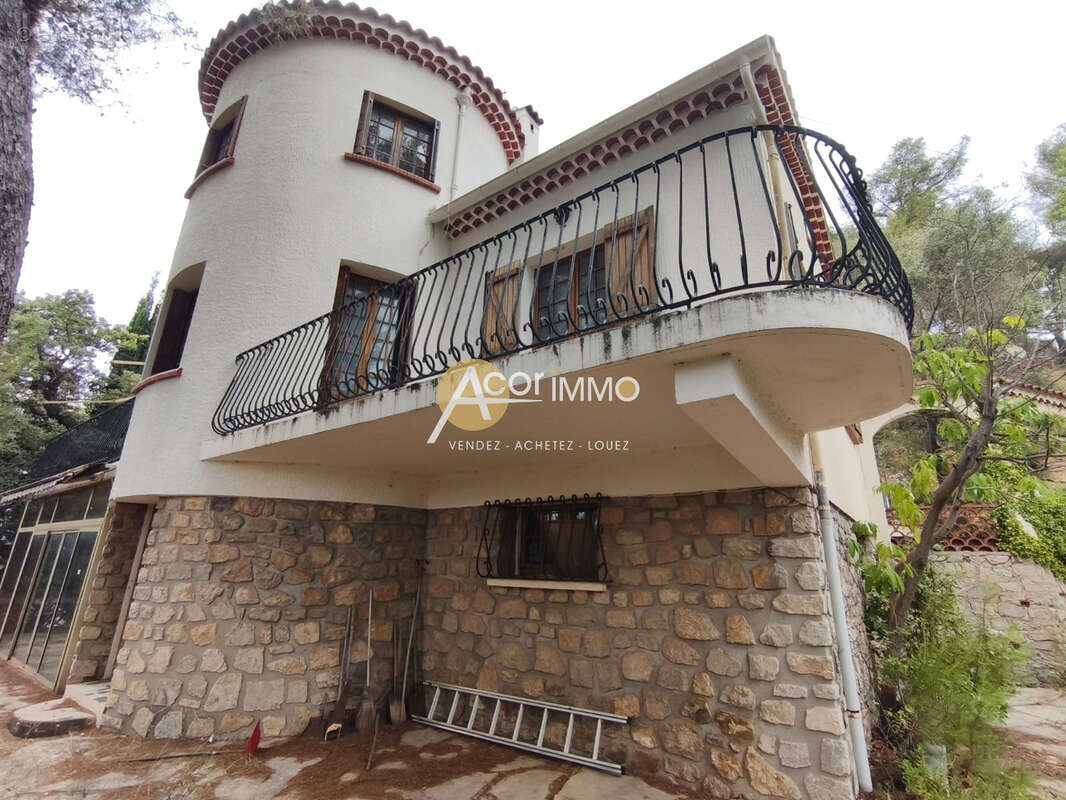 Villa t3 + t2 + garage - photo 3