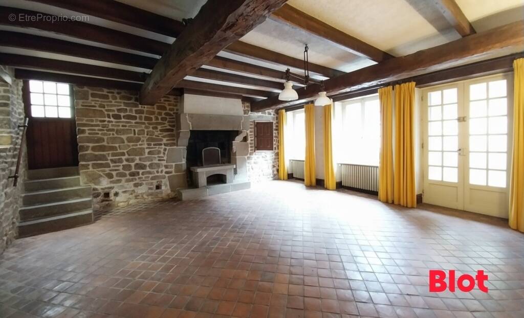 Maison à MINIAC-MORVAN