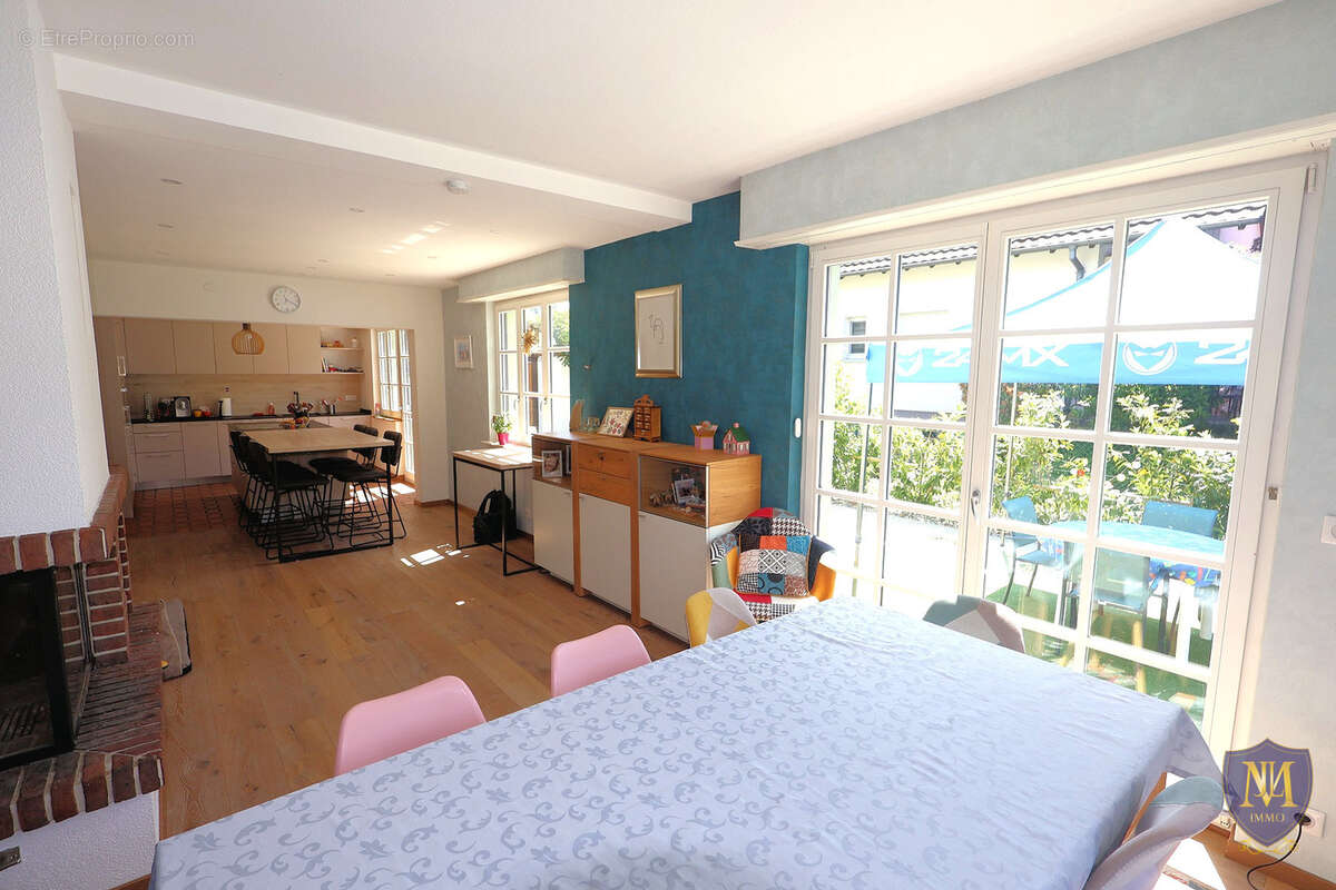 Hégenheim centre belle maison 6 pièces de 137 m2 avec piscine sur 15 ares de terrain - photo 2