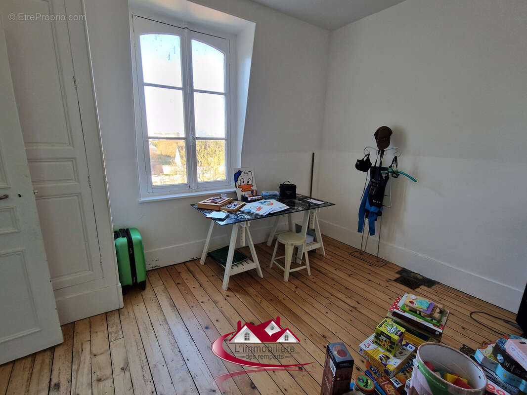 Maison à CHERISY