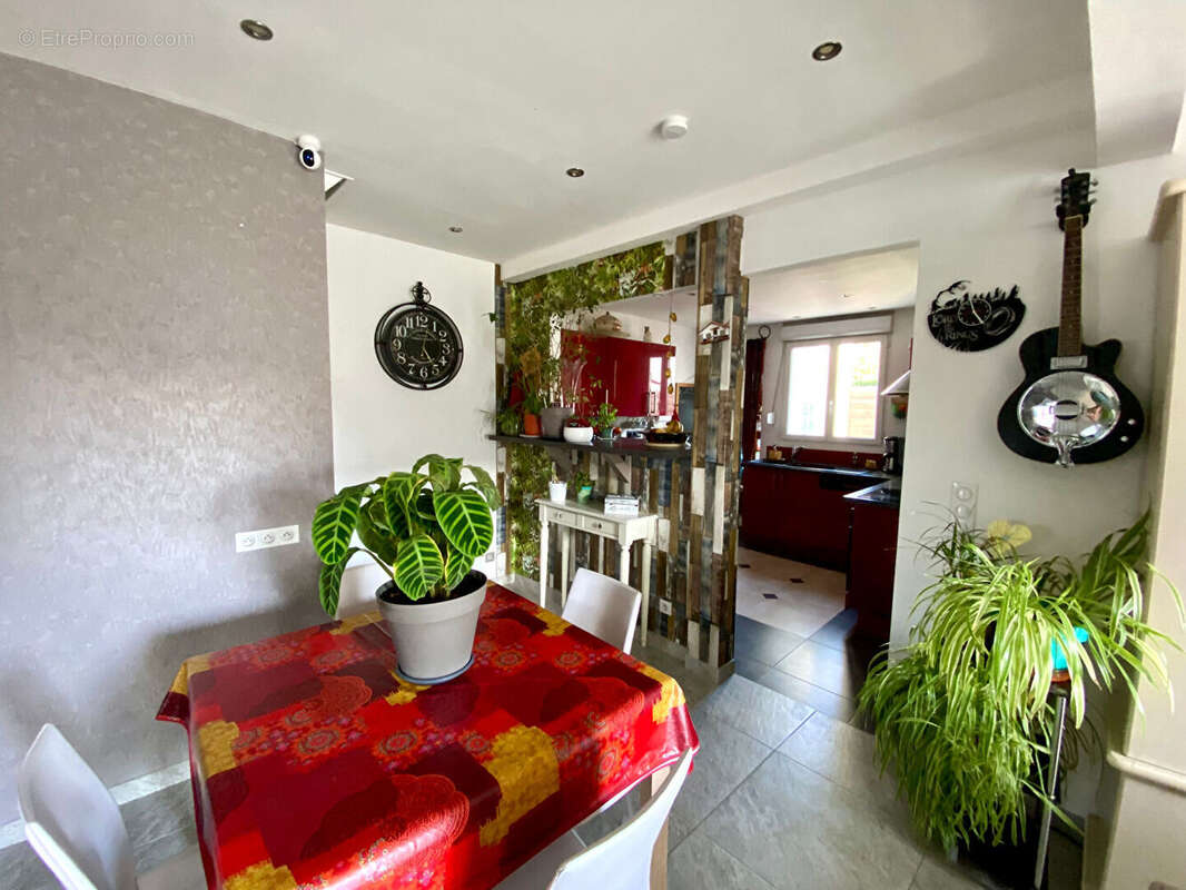 Maison à SARTROUVILLE