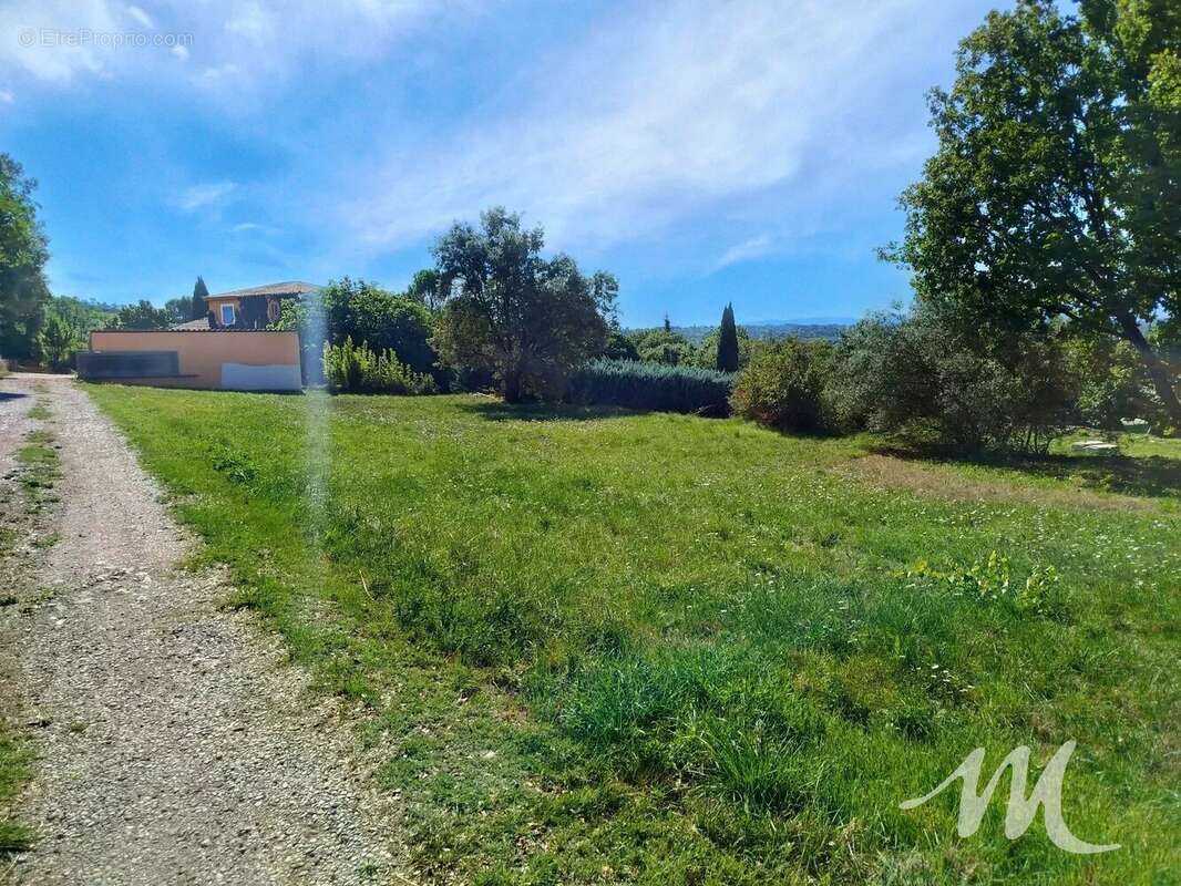 Terrain à BRUE-AURIAC