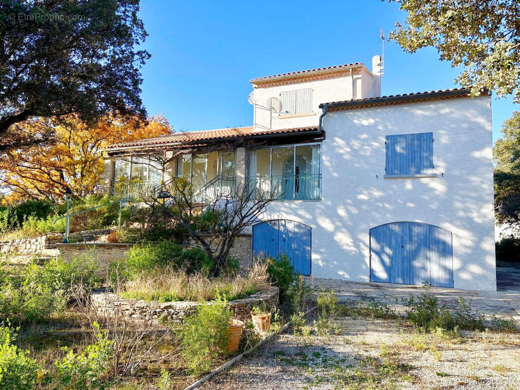 Maison à SAINT-PANTALEON-LES-VIGNES