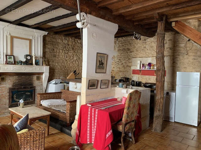 Maison à SAINT-THOMAS-DE-CONAC